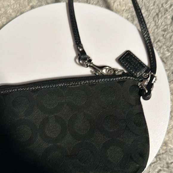 FIRM! EUC 2 Piece Coach Parker OP Art Shoulder Bag & Wristlet - Picture 8 of 10